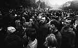 По всей стране непрерывно шли митинги. И говорили там не о праздничных тортах.